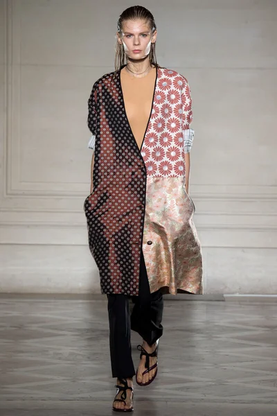 Look 32